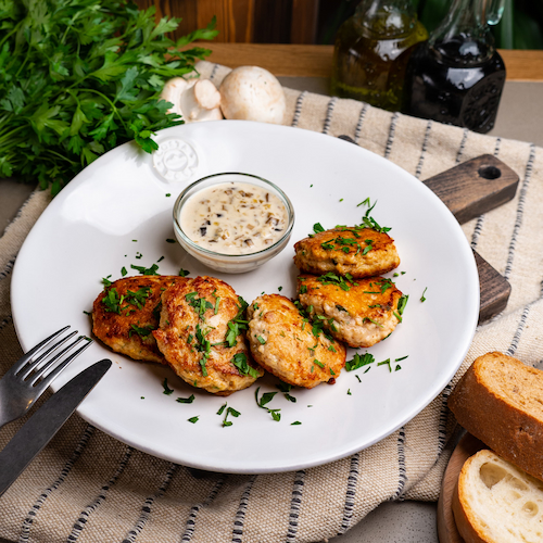 Куриные оладьи с грибным соусом