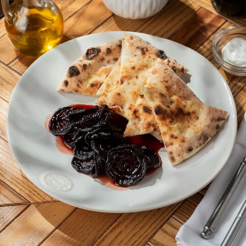 Вяленая свекла в гранатовом соусе с козьим сыром